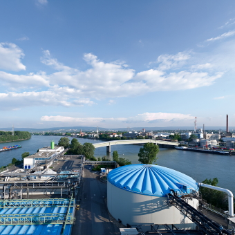 Foto der biologischen Abwasserreinigungsanlage im Industriepark Wiesbaden